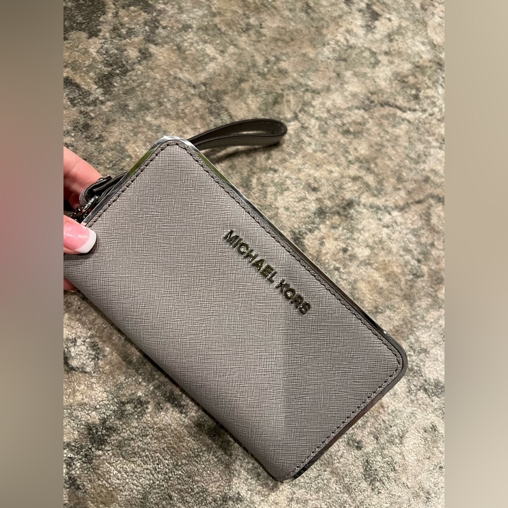 Michael Kors - Grey and Silver Wallet Wristlet